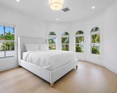 1366 Sw 4th Court - Photo Thumbnail 22