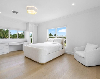 1366 Sw 4th Court - Photo Thumbnail 27