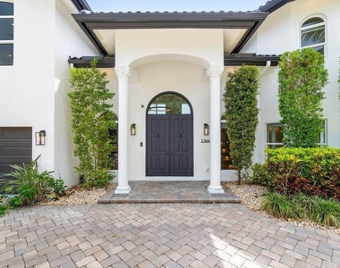 1366 Sw 4th Court - Photo Thumbnail 3