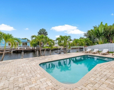 1366 Sw 4th Court - Photo Thumbnail 37