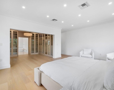 1366 Sw 4th Court - Photo Thumbnail 32