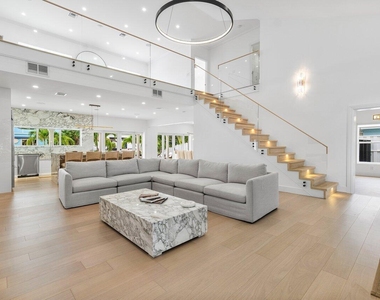 1366 Sw 4th Court - Photo Thumbnail 7