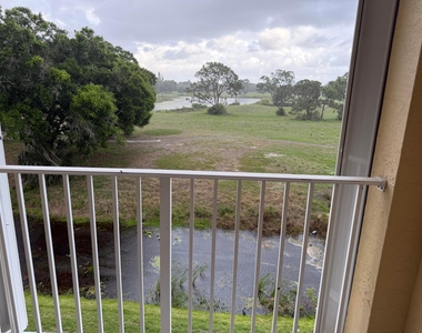 2080 Greenview Shores Boulevard - Photo Thumbnail 12