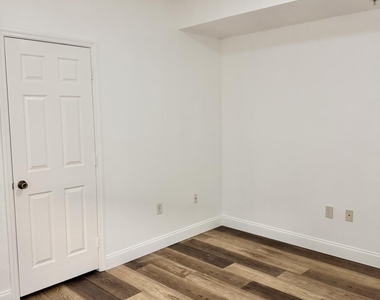 2080 Greenview Shores Boulevard - Photo Thumbnail 10