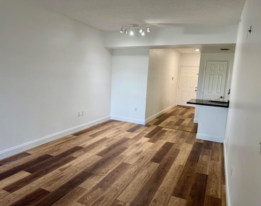 2080 Greenview Shores Boulevard - Photo Thumbnail 6
