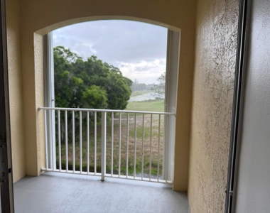 2080 Greenview Shores Boulevard - Photo Thumbnail 13