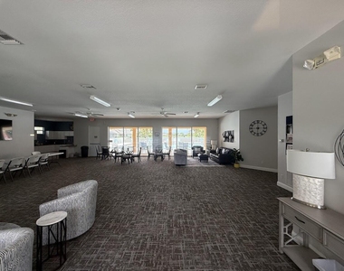 515 S Valencia Cir Circle Sw - Photo Thumbnail 6