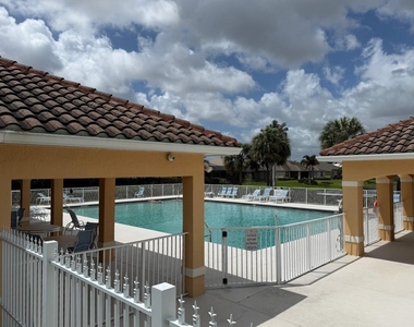 515 S Valencia Cir Circle Sw - Photo Thumbnail 5