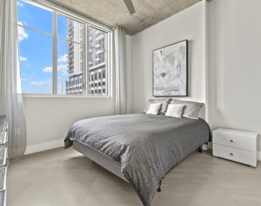 300 S Australian Avenue - Photo Thumbnail 14