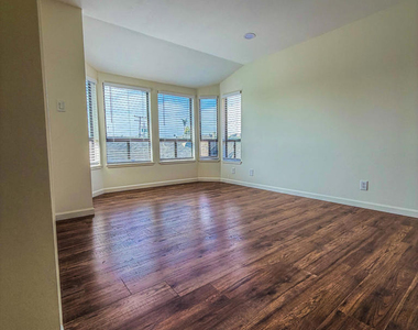 801 N M Street - Photo Thumbnail 14