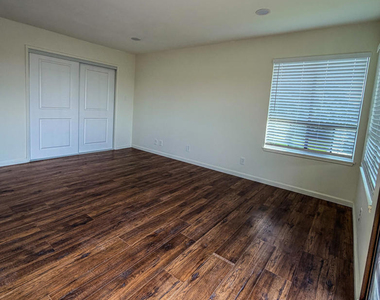 801 N M Street - Photo Thumbnail 10
