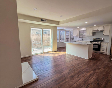 801 N M Street - Photo Thumbnail 2