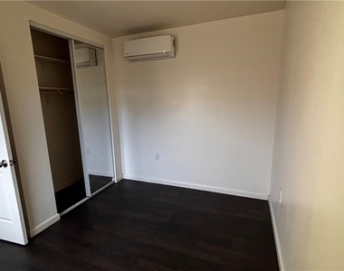7922 Lindley - Photo Thumbnail 7