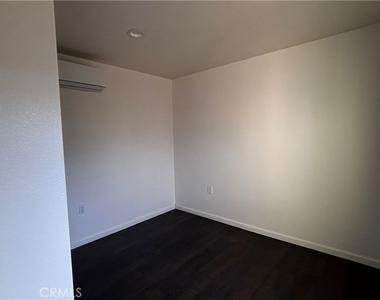 7922 Lindley - Photo Thumbnail 8