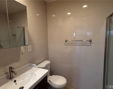 7922 Lindley - Photo Thumbnail 6