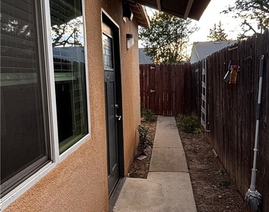 7922 Lindley - Photo Thumbnail 1