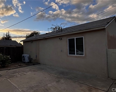 7922 Lindley - Photo Thumbnail 2