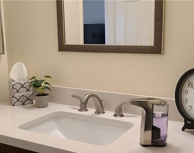 675 Oak Run Trail - Photo Thumbnail 12
