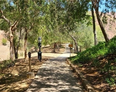 675 Oak Run Trail - Photo Thumbnail 15