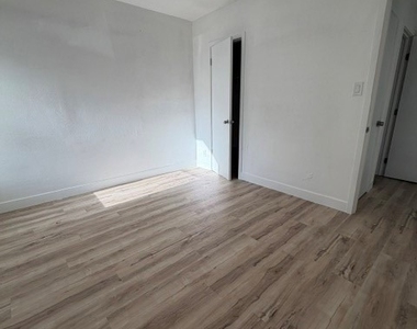 16817 1/2 Sherman Way - Photo Thumbnail 1