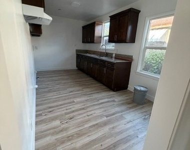 16817 1/2 Sherman Way - Photo Thumbnail 3