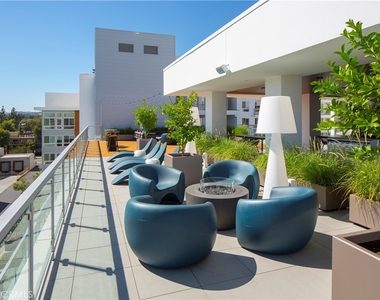 6235 Topanga Canyon Blvd Street - Photo Thumbnail 10