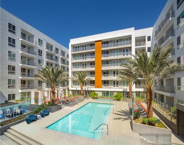 6235 Topanga Canyon Blvd Street - Photo Thumbnail 4
