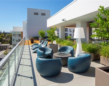 6235 Topanga Canyon Blvd Street - Photo Thumbnail 10