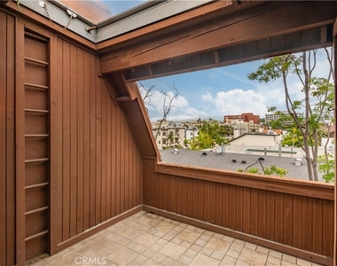 984 Granville - Photo Thumbnail 27