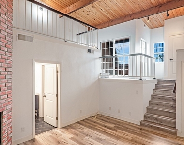 984 Granville - Photo Thumbnail 20