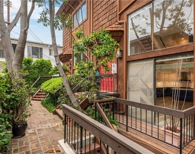 984 Granville - Photo Thumbnail 26