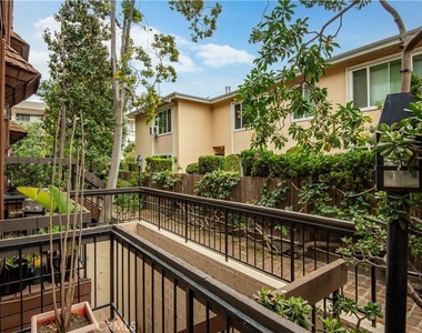 984 Granville - Photo Thumbnail 32