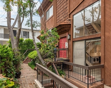 984 Granville - Photo Thumbnail 29