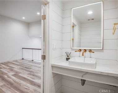 984 Granville - Photo Thumbnail 11