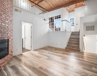 984 Granville - Photo Thumbnail 19