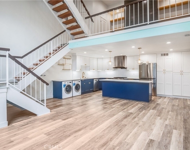 984 Granville - Photo Thumbnail 6