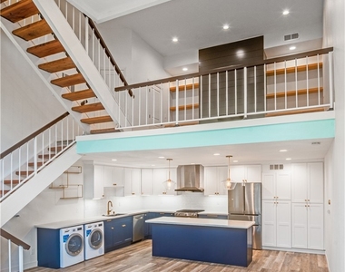 984 Granville - Photo Thumbnail 14