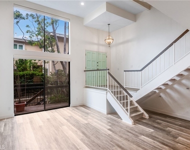 984 Granville - Photo Thumbnail 4