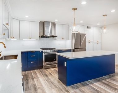 984 Granville - Photo Thumbnail 5