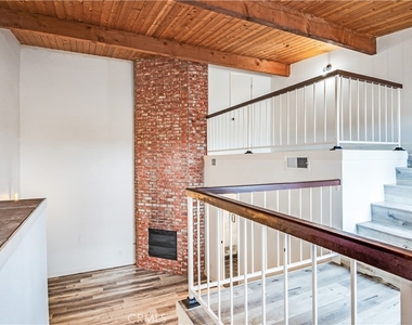 984 Granville - Photo Thumbnail 23