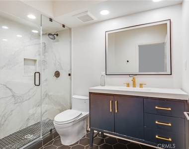 984 Granville - Photo Thumbnail 10