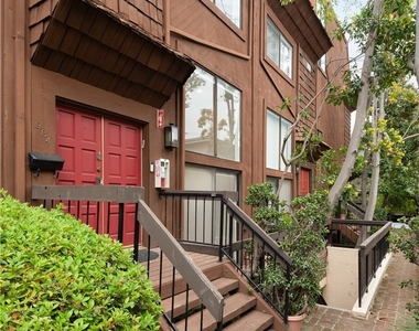 984 Granville - Photo Thumbnail 25