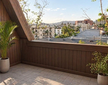 984 Granville - Photo Thumbnail 21