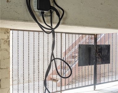 984 Granville - Photo Thumbnail 22