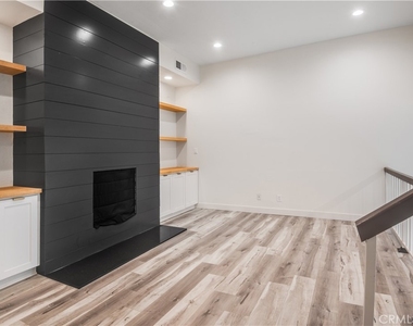 984 Granville - Photo Thumbnail 16