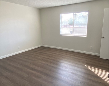 1518 Norman Place - Photo Thumbnail 6
