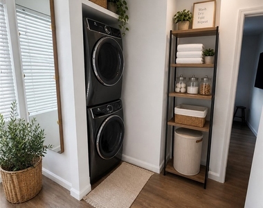 1521 W 37th Place - Photo Thumbnail 17