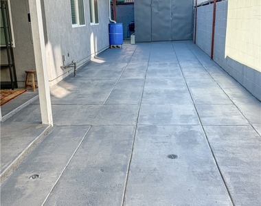 1521 W 37th Place - Photo Thumbnail 7
