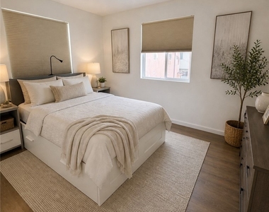 1521 W 37th Place - Photo Thumbnail 16