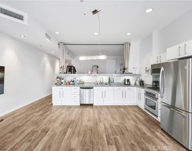 1100 Wilshire Boulevard - Photo Thumbnail 2